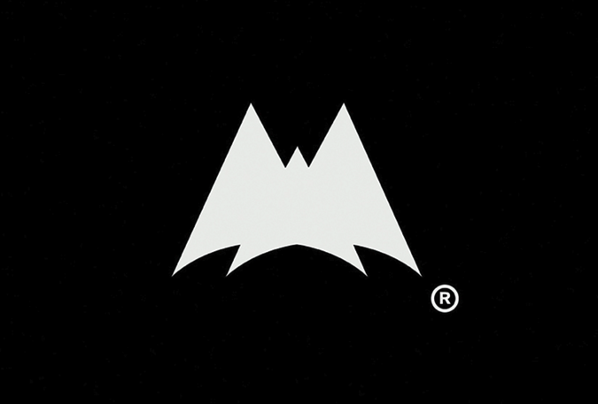 蝙蝠與山結合的logo.png